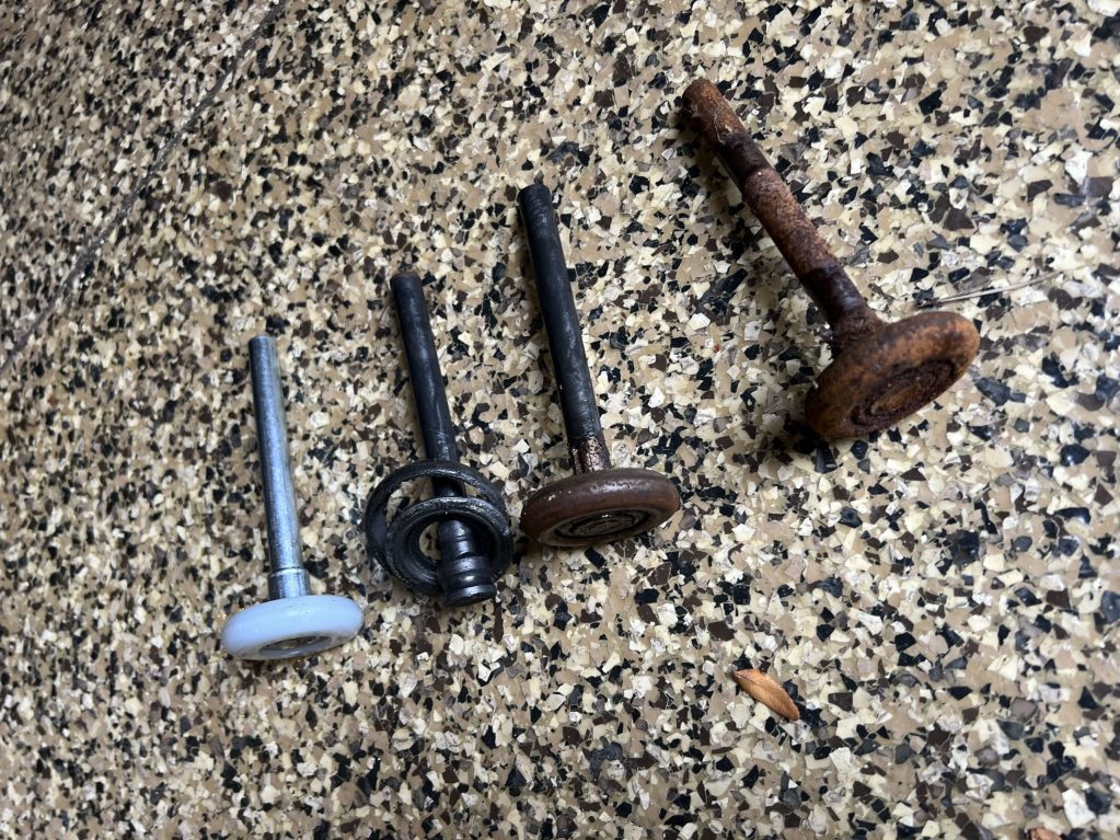 Garage door rollers replacement